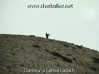 légende: Danseur a Lartsa Ladakh
qualityCode=raw
sizeCode=half

Données de l'image originale:
Taille originale: 160275 bytes
Temps d'exposition: 1/300 s
Diaph: f/400/100
Heure de prise de vue: 2002:06:24 15:05:40
Flash: non
Focale: 420/10 mm
